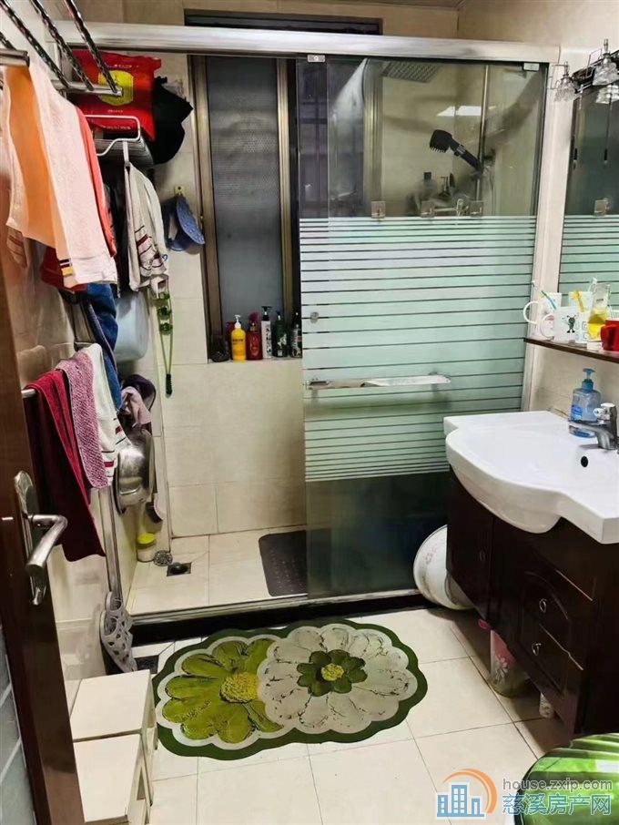 新城中心2楼96平架空层精装新满2年