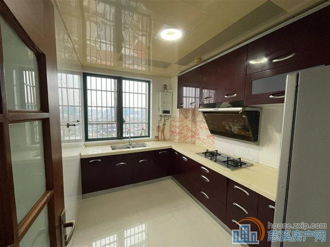 丽都苑 128平精装 带车位 148万