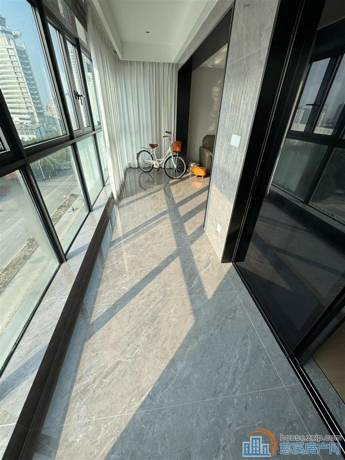 辉逸云庭 131平全新精装 290万