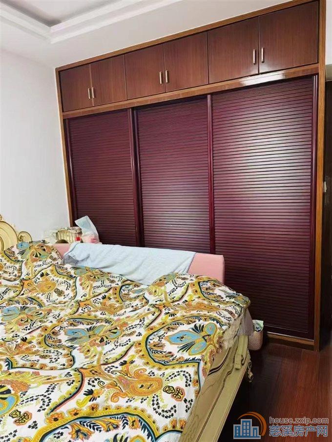 新城中心2楼96平架空层精装新满2年