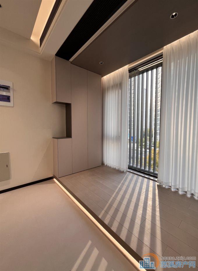 新城河，万固大平层，豪华装修带双车位