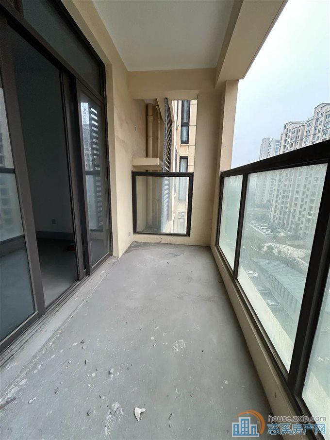 观湖佳苑 全新毛坯 送车位 杂物间