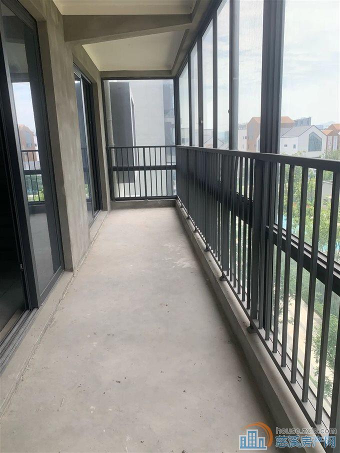 泊蔚里200平370万 带车位