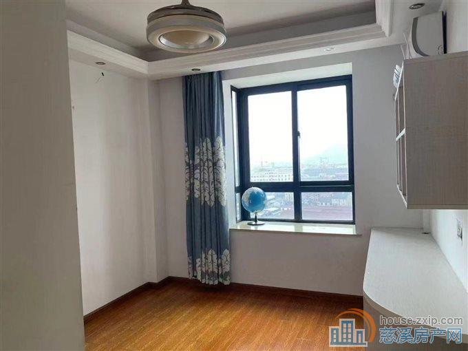 梅林苑89平送车位储藏间欧式精装