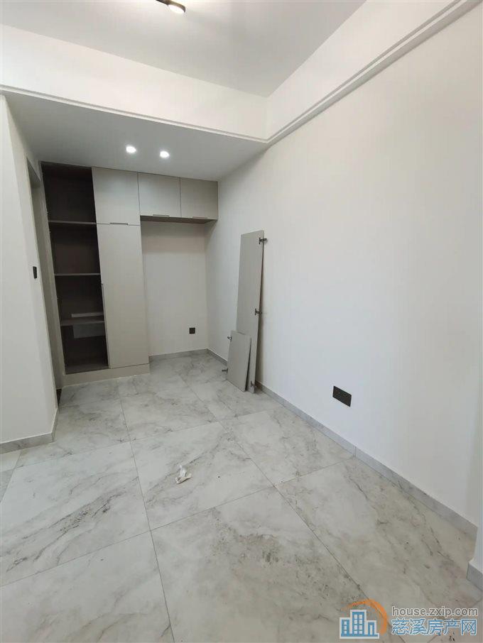 双和家苑 精装没住过92平136万