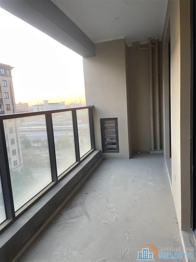 新力帝泊湾洋房，127平方带车位145万