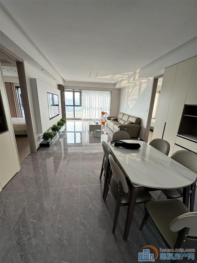 辉逸云庭 131平全新精装 290万