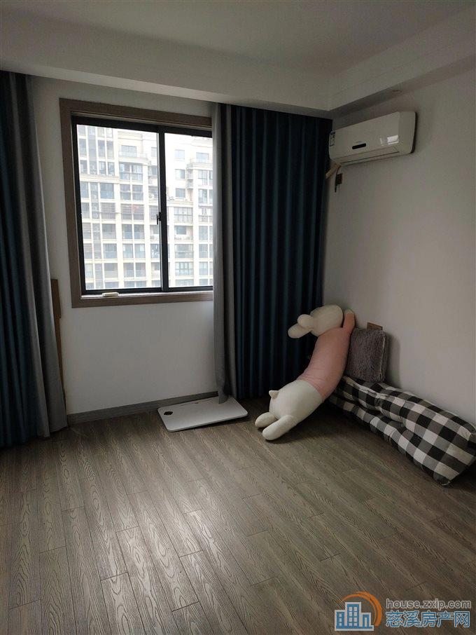 鸣北小区精装 中间楼层 送车位杂物间