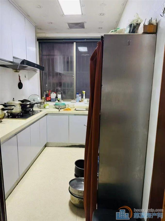 新城中心2楼96平架空层精装新满2年