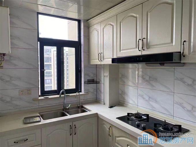 梅林苑89平送车位储藏间欧式精装