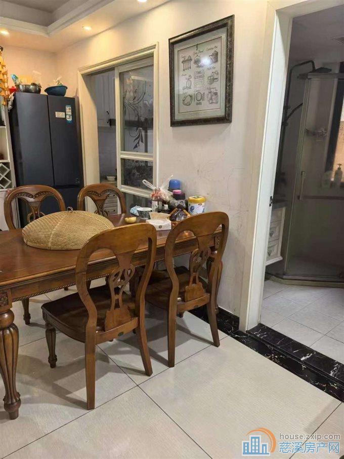 金山新村1楼74平+储物间精装修直接房源