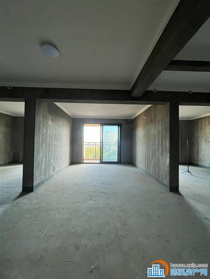 江滨之城110平154万带产权车位