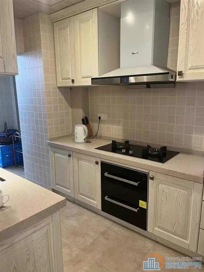 复地一期205平四房3卫精装租车位一个