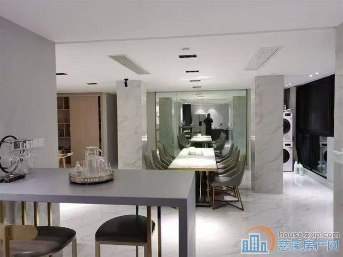 伊顿花苑207平精装拎包入住228万