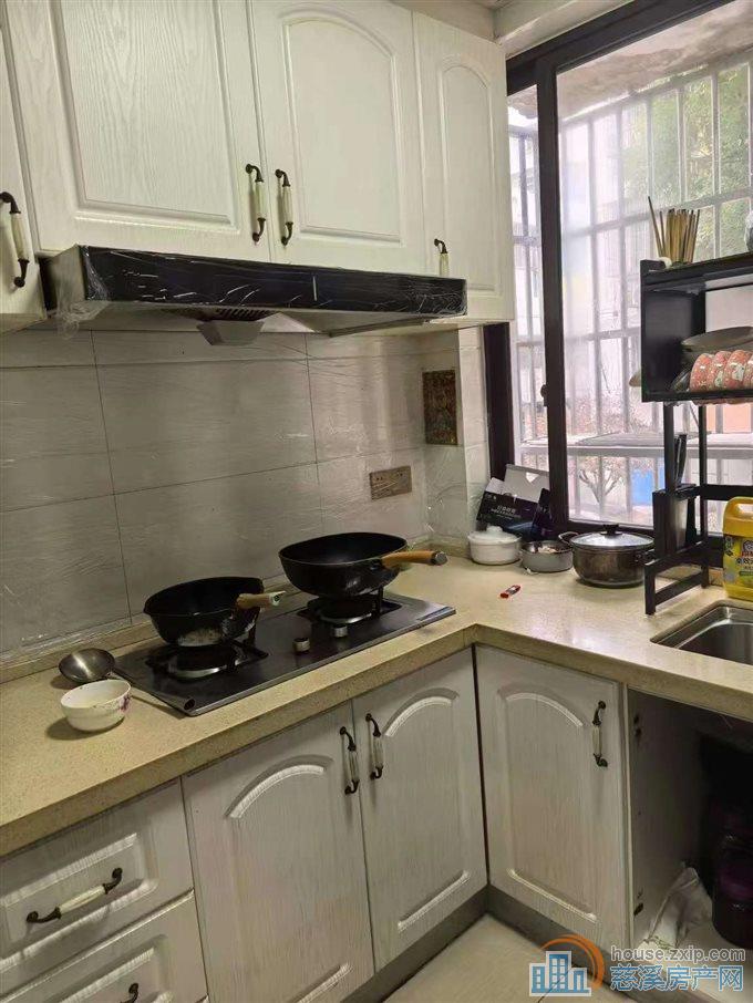 金山新村1楼74平+储物间精装修直接房源