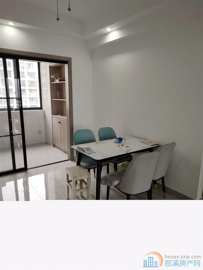 鸣北小区 全新精装 送车位杂物间