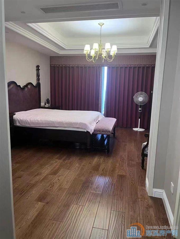 复地一期205平四房3卫精装租车位一个