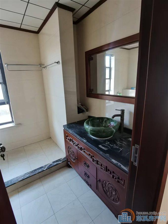 喜欢大露台的看过来嘉景园三室带车位豪华装