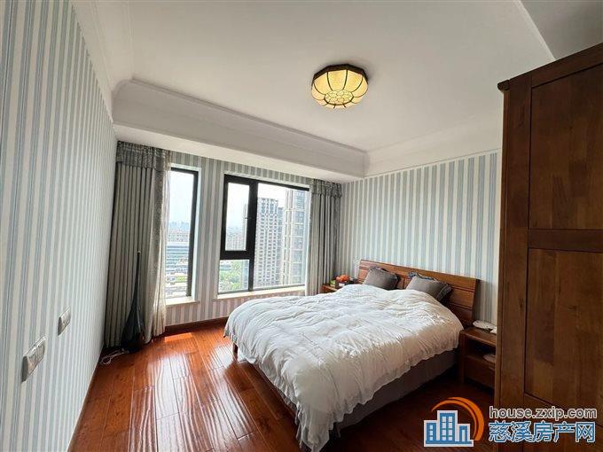 金地鸿悦189平305万东边套四间朝南