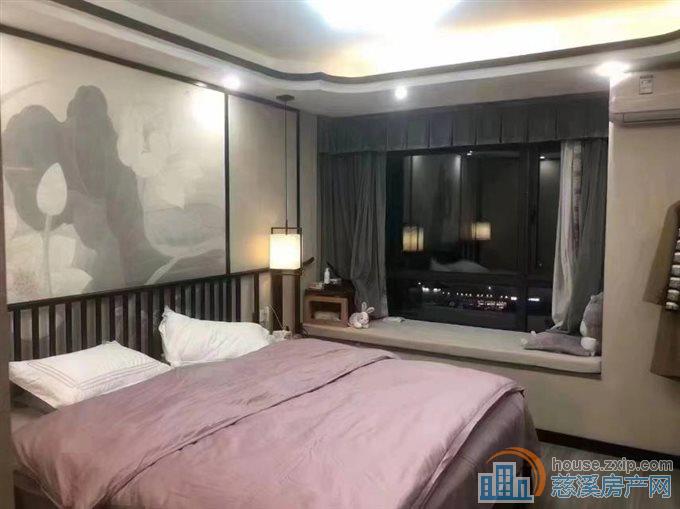 复地二期精装142平方车位一间