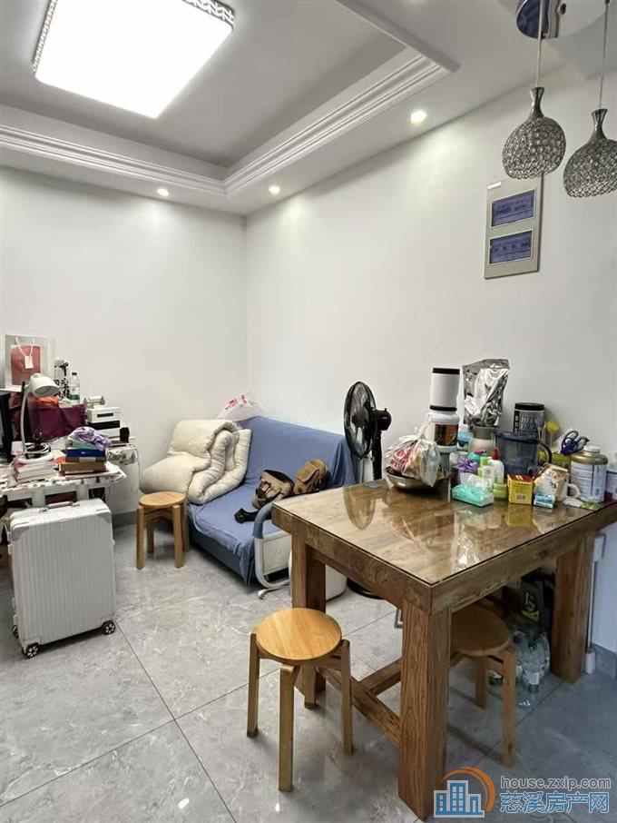 新潮塘南苑60平方自住精装修109.9万