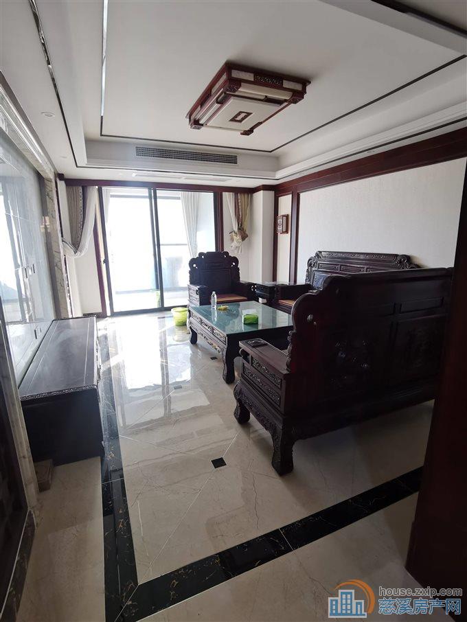 喜欢大露台的看过来嘉景园三室带车位豪华装