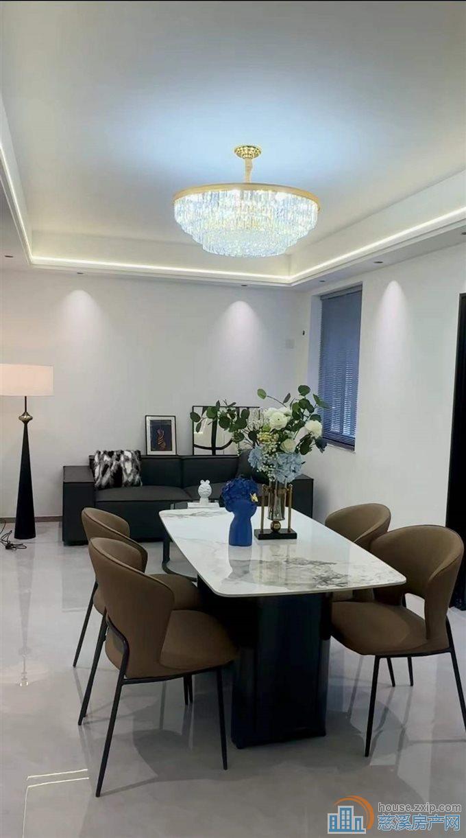 金山新村1楼停车场菜场好位置全新精装