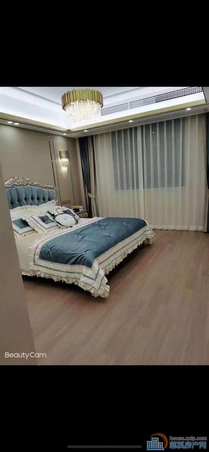 鸣北小区豪装154平方车位一间