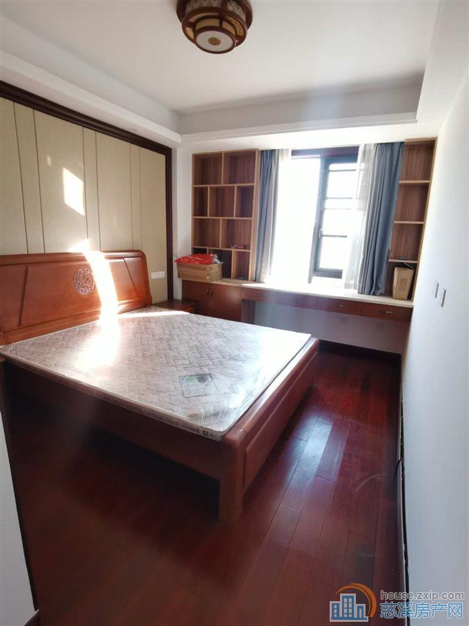 喜欢大露台的看过来嘉景园三室带车位豪华装