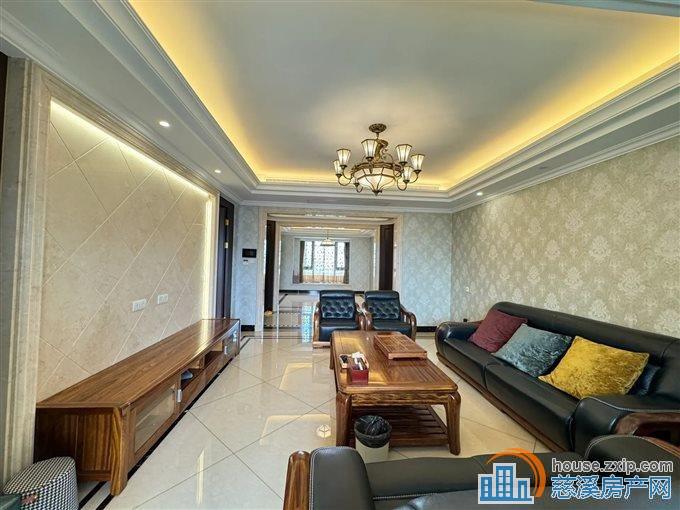 金地鸿悦189平305万东边套四间朝南