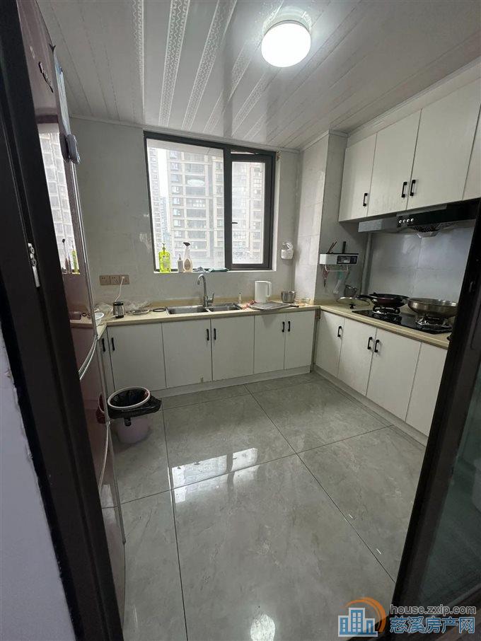 悦华府  简装 独门独厅 赠送面积多