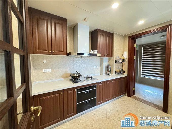 金地鸿悦189平305万东边套四间朝南