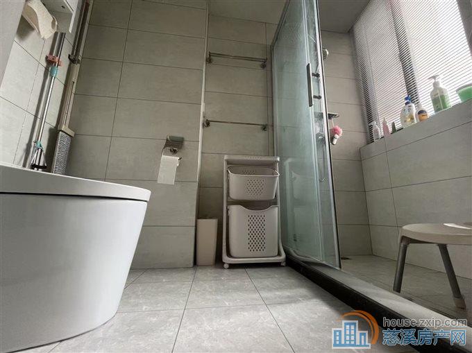 特价急售鸣北小区自住豪华装修带车位储储物