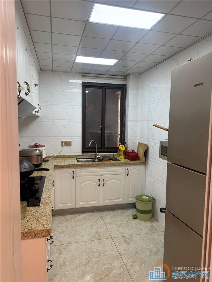 白金湾 精装133平方150万低总价