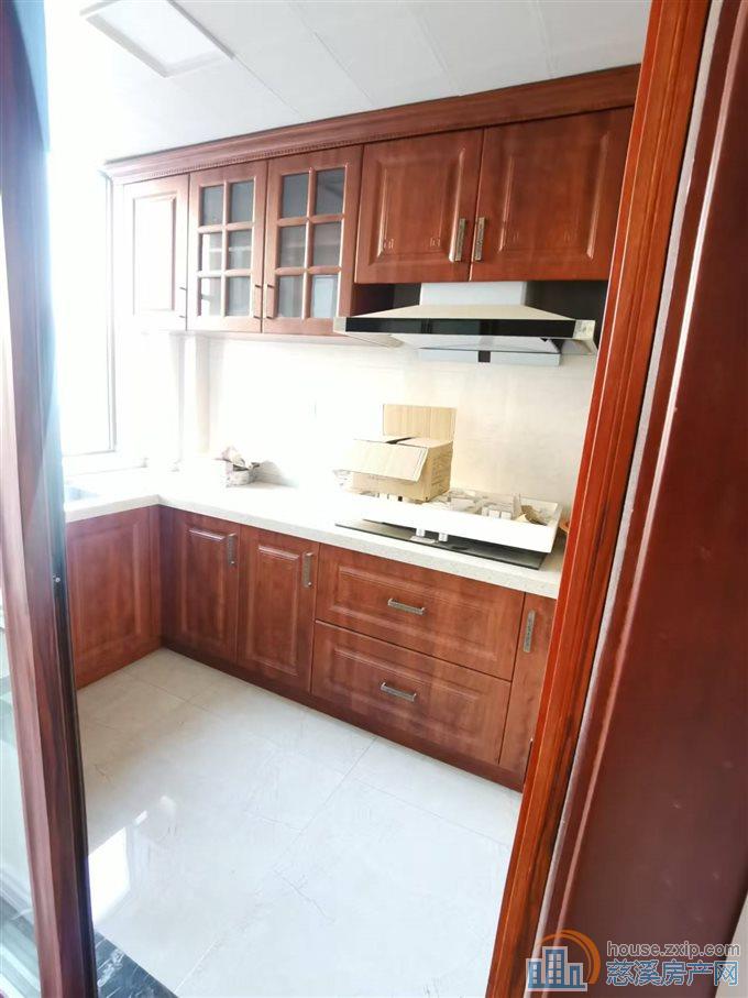 喜欢大露台的看过来嘉景园三室带车位豪华装