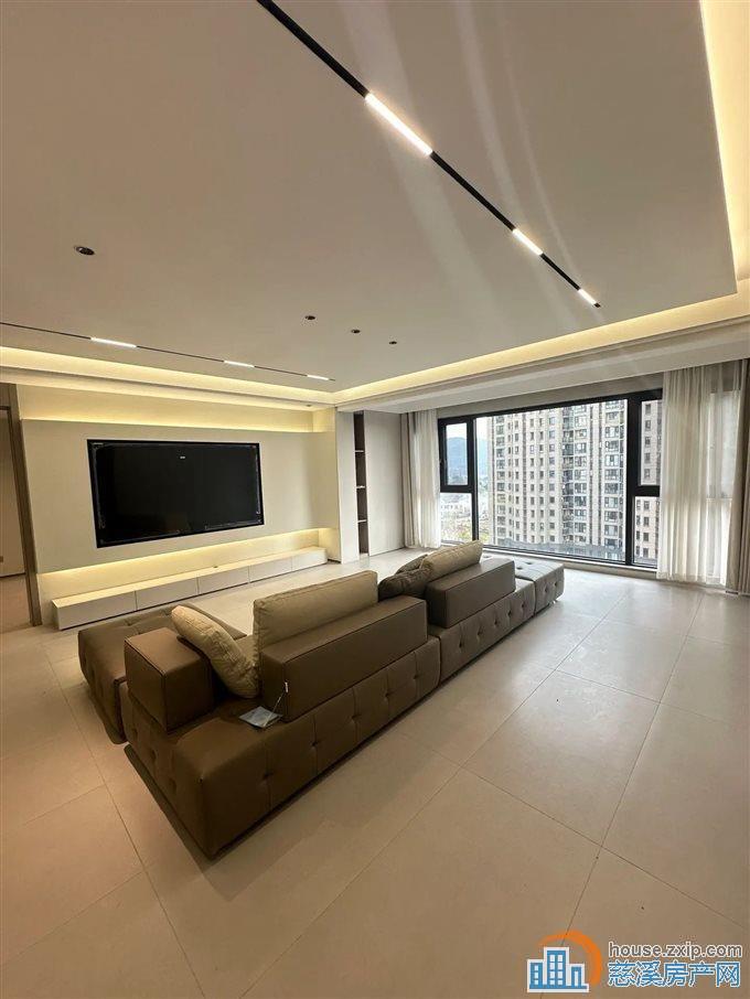 青樾府168平，全新豪华装修送车位