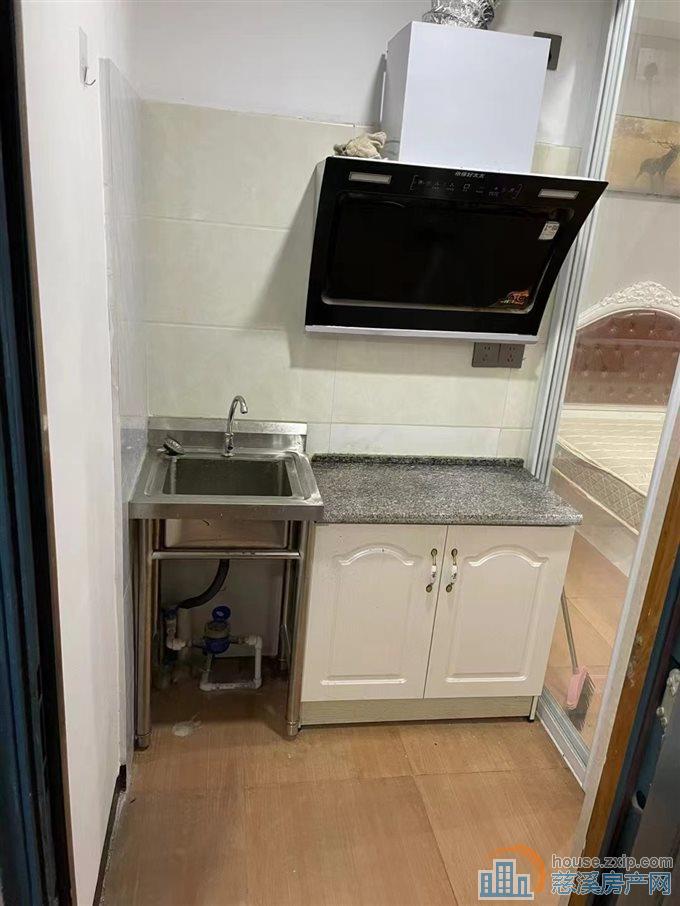 金山新村精装单身公寓750-800可月付