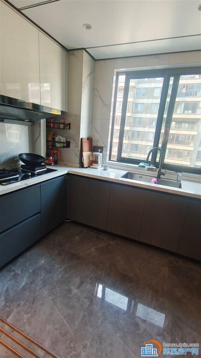 保利银杏小镇 精装127平方159.5万