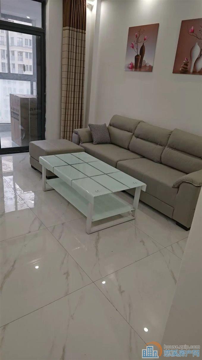 鸣北小区  精装修 带车位 满两年