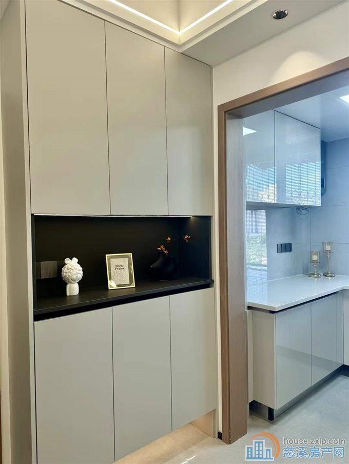 金山新村1楼停车场菜场好位置全新精装