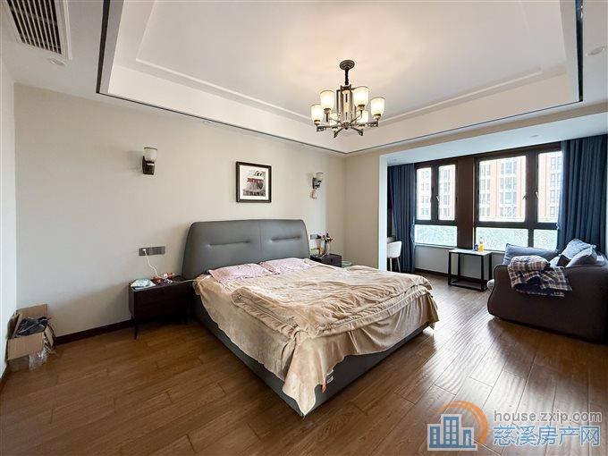 双喜花园 豪装194平方262万带车位