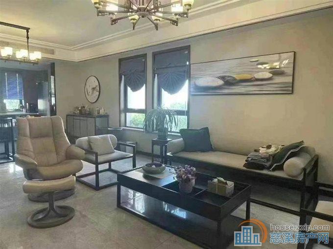 双喜花园.紫园 东边套194车位262万