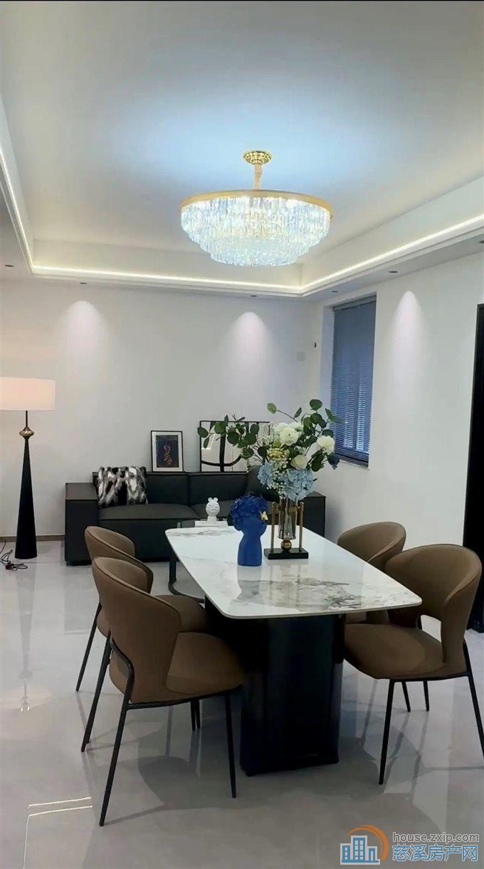 金山新村  精装带杂物间 满五唯一