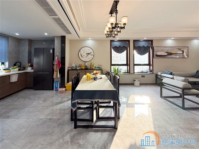 双喜花园 豪装194平方262万带车位