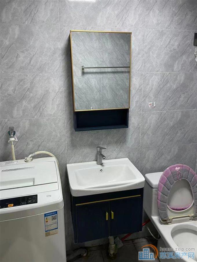 金山新村精装单身公寓750-800可月付