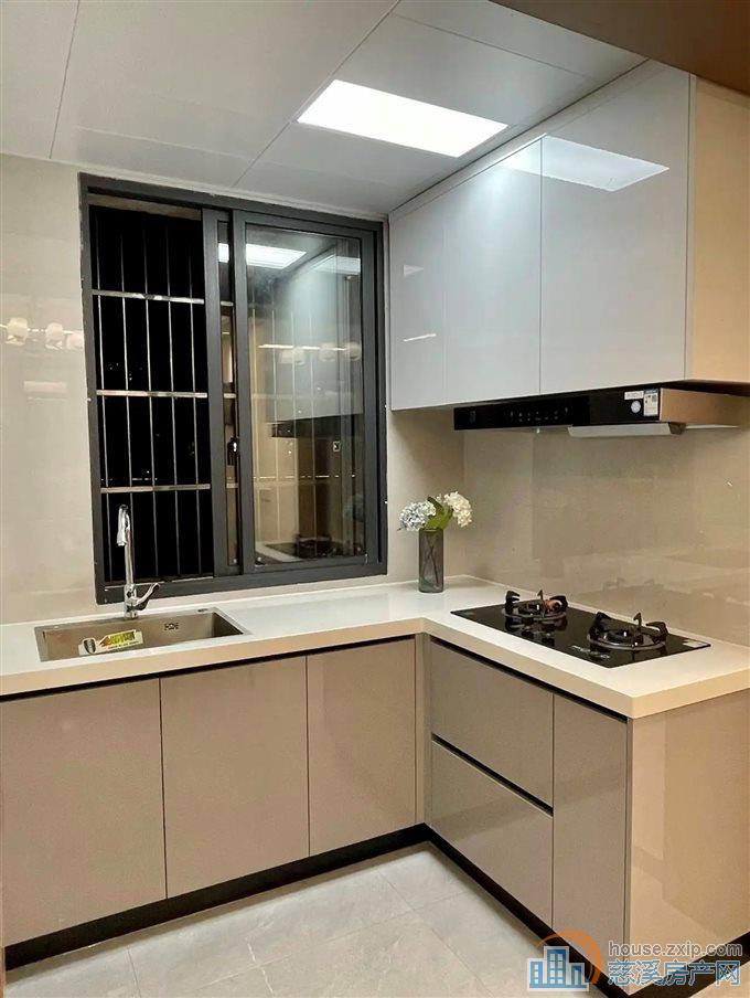 金山新村  精装带杂物间 满五唯一