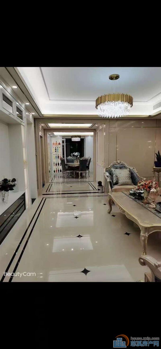 鸣北小区豪装154平方车位一间