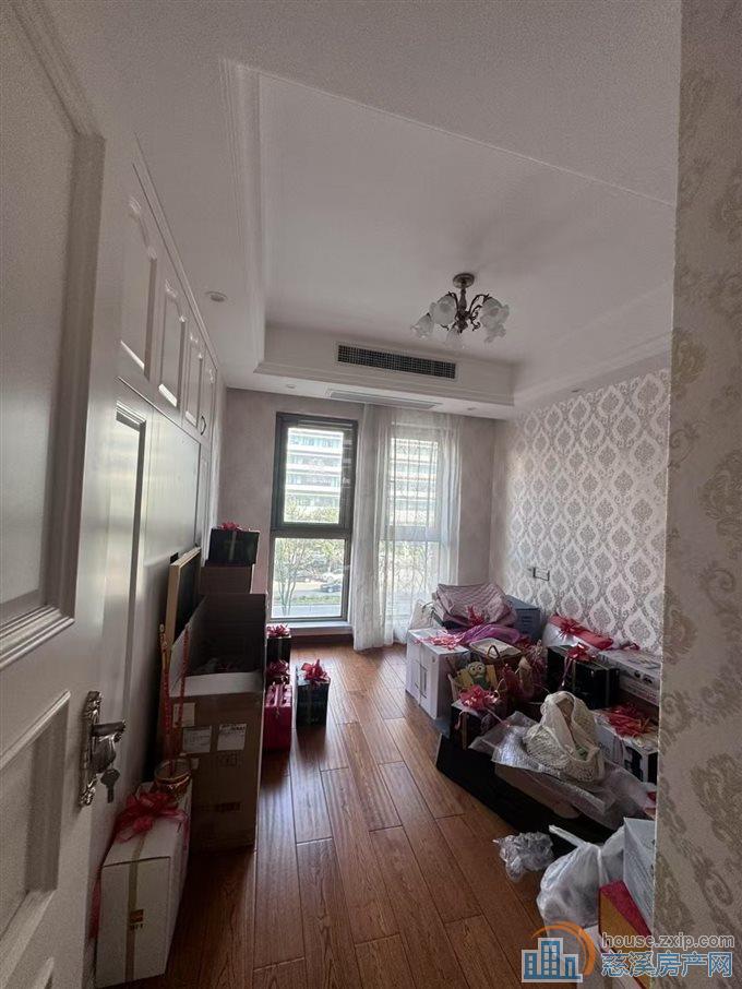 特价出售太子湾自住婚装长期租车位