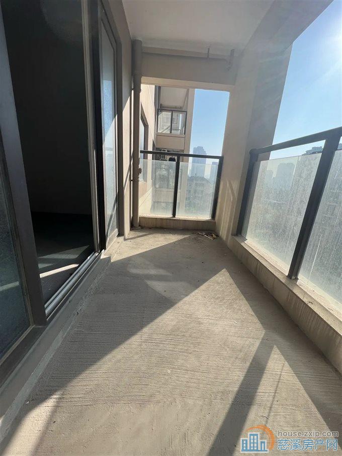 保利俯院江南北区126平148万采光佳