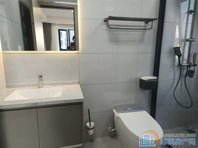 檀府东区洋房三室二卫精装双车位7500元